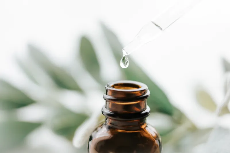 Huiles Essentielles : Élevez Votre Routine Capillaire
