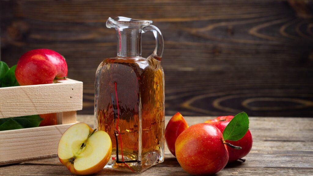 Vinaigre de Cidre : Le Secret pour un Cuir Chevelu Sain et des Cheveux Revitalisés !
